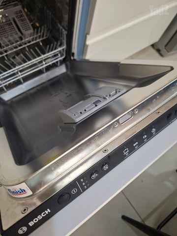 מדיח צר