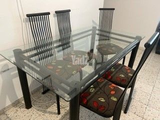 שולחן זכוכית