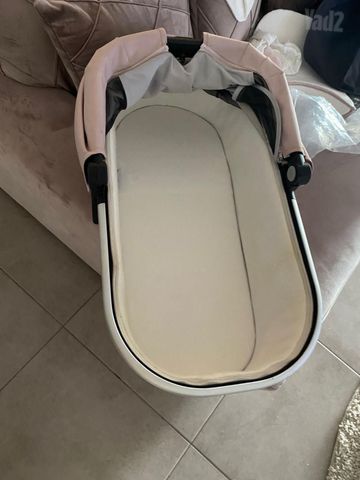 אמבטיה של Uppababy