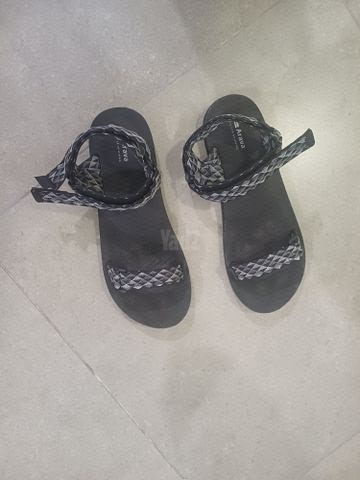 סנדלים