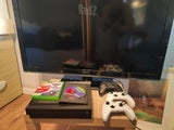 Xbox one x+TV+joysticks3
