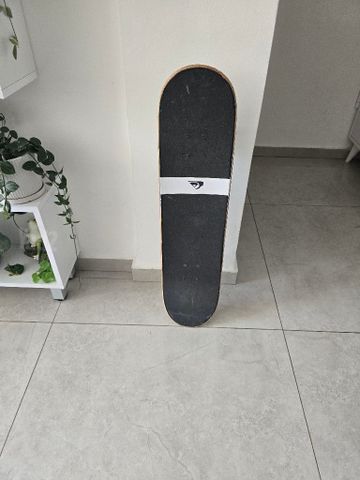 סקייטבורד Quiksilver