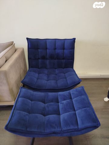 כורסא ואדום כחול