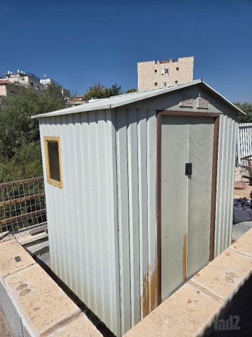 מחסן לחצר