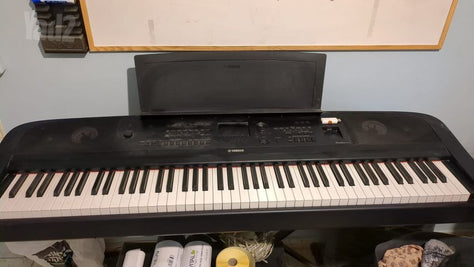 YAMAHA 670