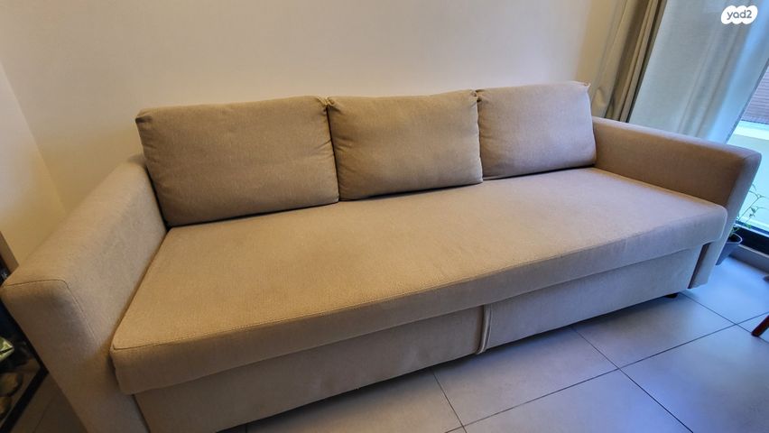 🛋️ ספת איקאה FRIHETEN תלת-מושבית נפתחת למיטה זוגית + ארגז מצעים – כמו חדשה! 🌟