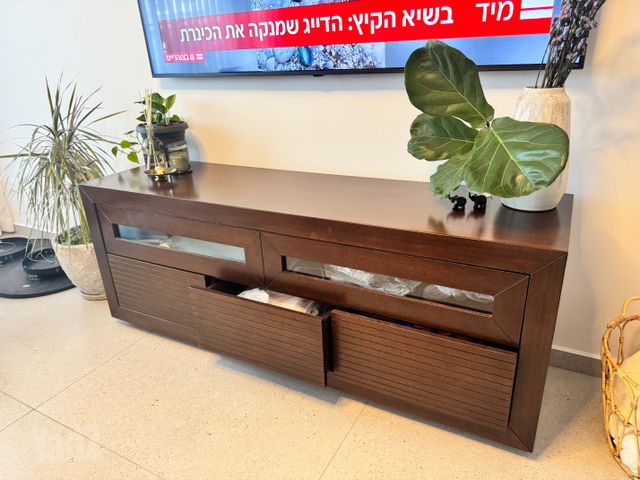 מזנון מעץ מלא