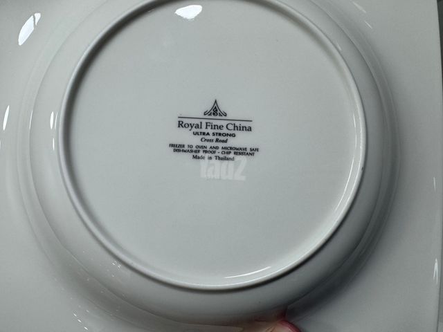 סט צלחות Royal Fine China