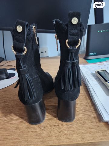 מגפיים של NINE WEST