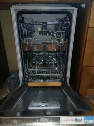 מדיח צר של בוש