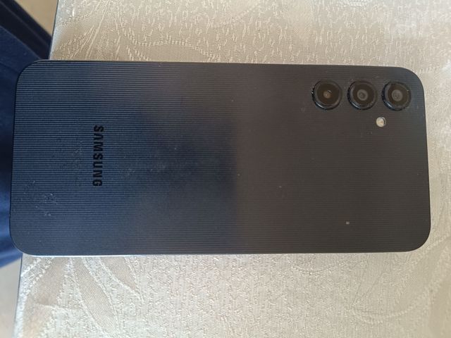 שני מכשירי Samsung Galaxy A14