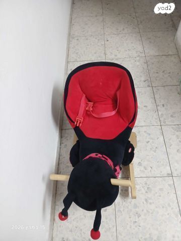 נדנדה. מנגנת