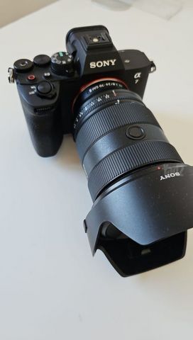 מצלמה SONY A7IV  + עדשה