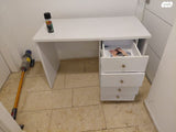 שולחן עם שידה