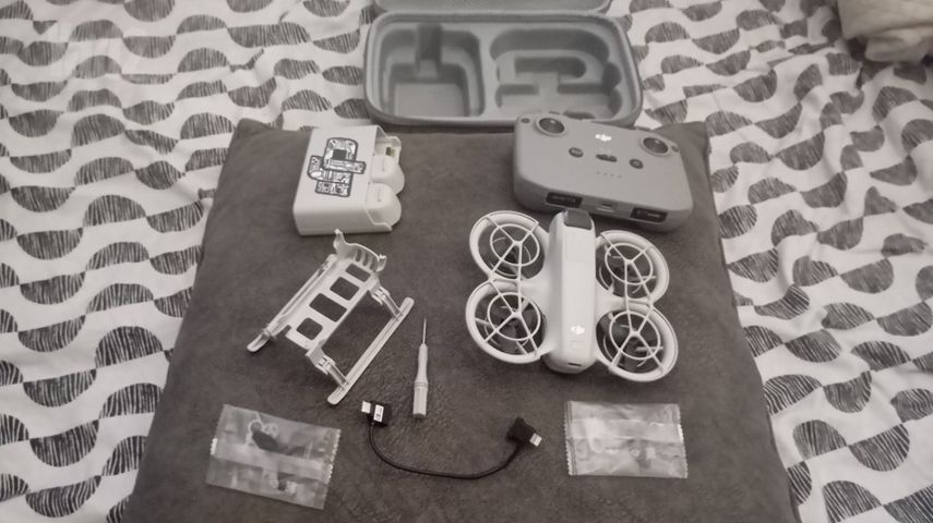 רחפן DJI Neo Fly More Combo