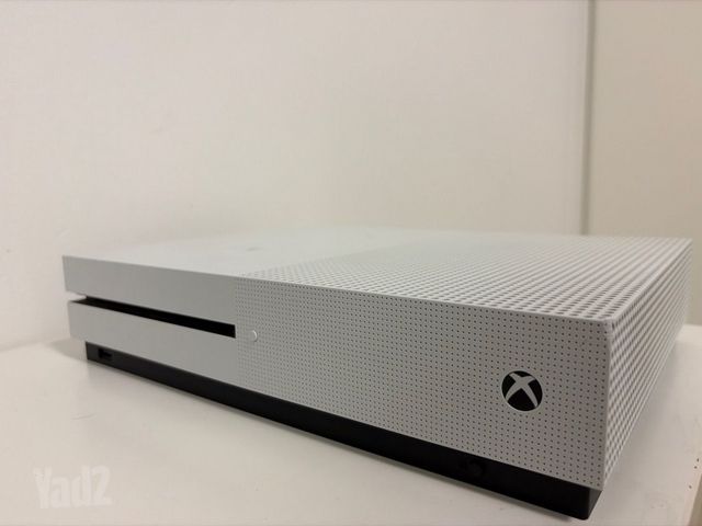 Xbox One S + 3 שלטים