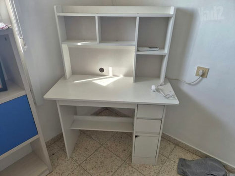ספריה בצבע לבן
