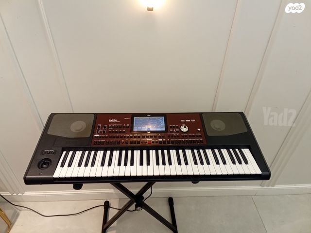 Korg Pa700