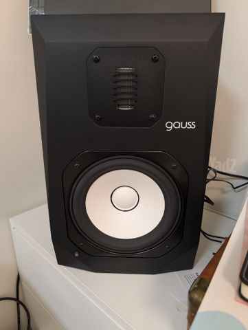 Gauss 7 speakers & stand