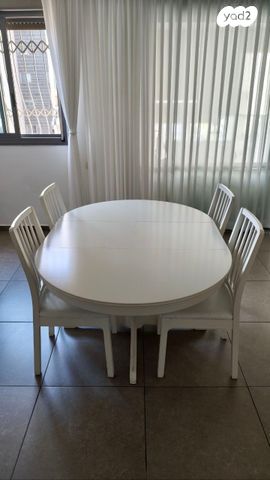 שולחן עגול נפתח עם 4 כיסאות