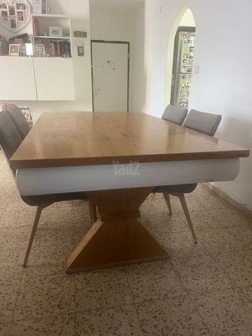 שולחן אוכל