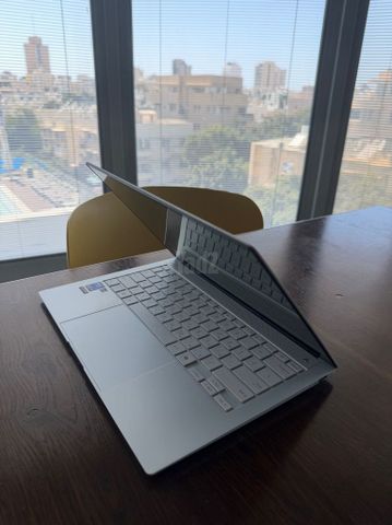 ASUS Zenbook S 14 במצב חדש