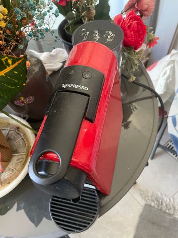 מכונת קפה Nespresso Essenza