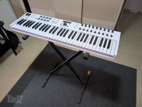 מקלדת MIDI מדגם Arturia