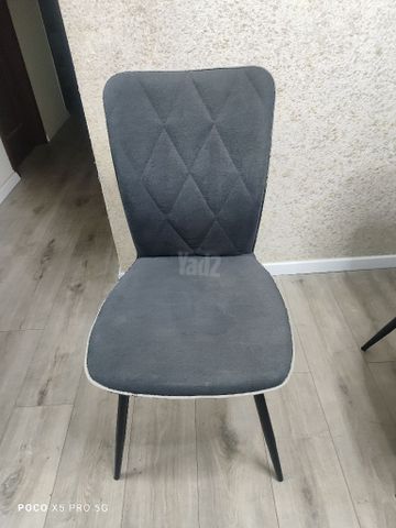 4 כיסאות