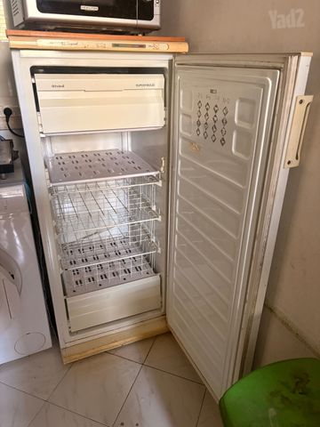 מקפיא עומד Indesit Tropical