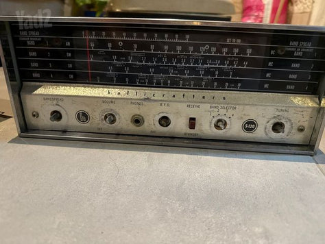 Hallicrafters S-120 רדיו עתיק