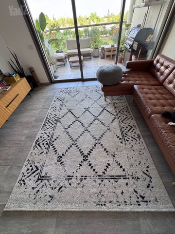 שטיח בגודל 200x290