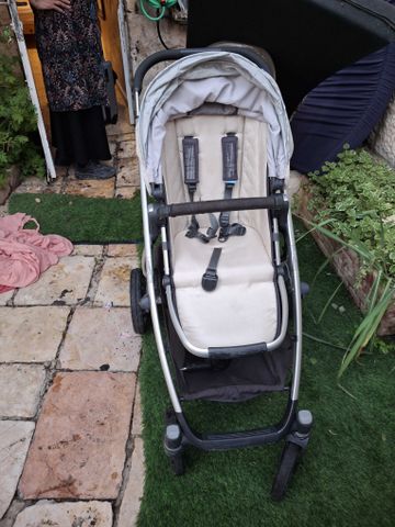עגלת תינוקות
