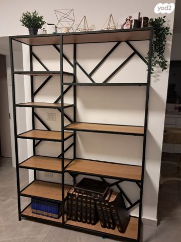 כונניות ומדפים מעץ מיוחד