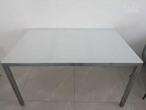 שולחן