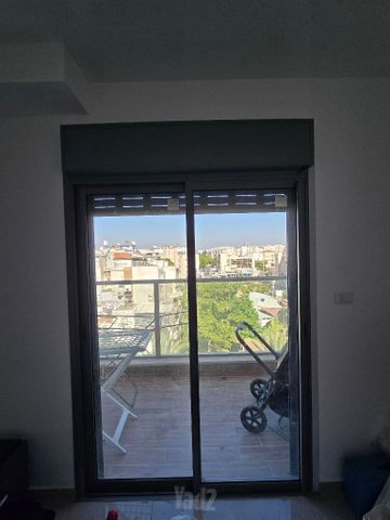 חלון הזזה תריס