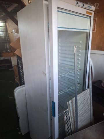 מקרר וויטרינה