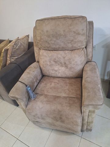 כורסה חשמאלית