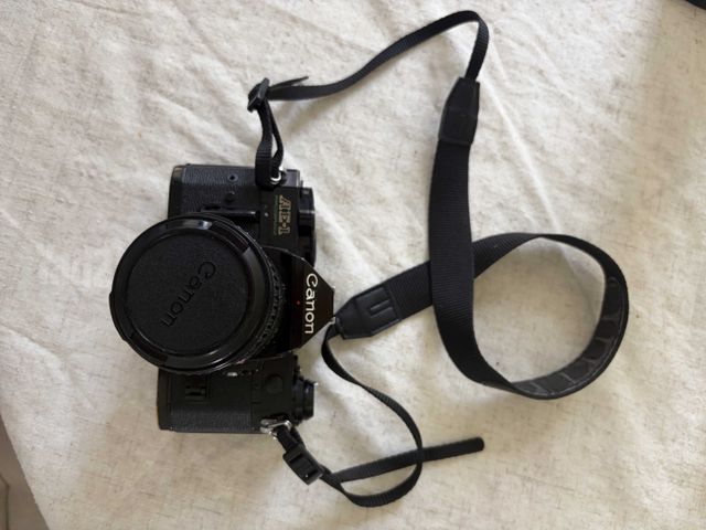 מצלמת פילם Canon AE-1 Program