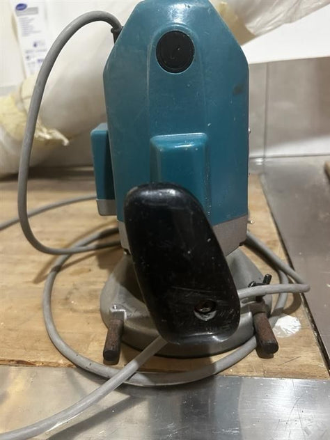MAKITA 3612BR 2300W לעץ