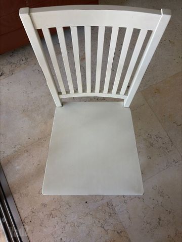 כסא וינטג׳ לבן מעץ