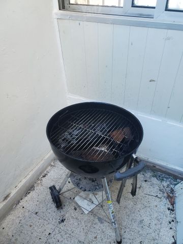 מנגל פחמים weber
