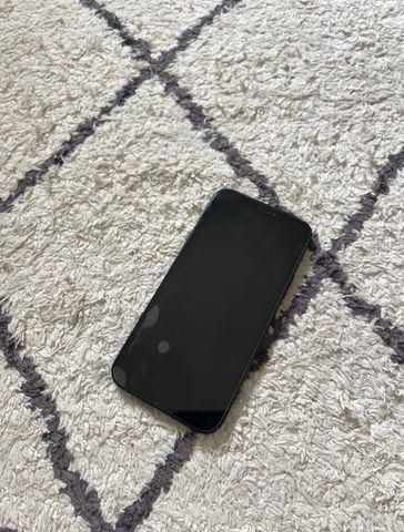 אייפון 12 iPhone