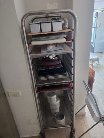 עגלת מגשים
