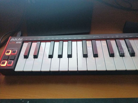 מקלדת שליטה LPK 25