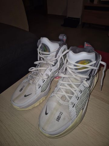נעלי כדורסל NIKE