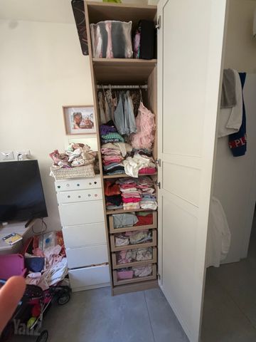 ארון IKEA למכירה