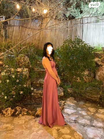 שמלת סאטן של Isabella