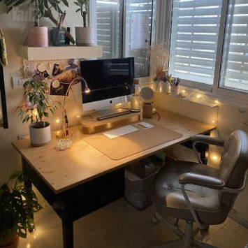 � שולחן IKEA מעץ מלא