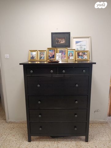 שידה מעץ